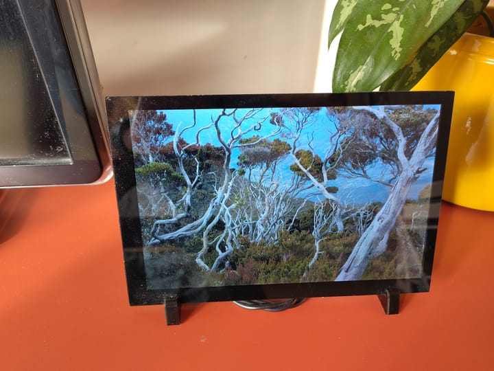 Memora: Open-Source Digitale Fotolijst voor Raspberry Pi